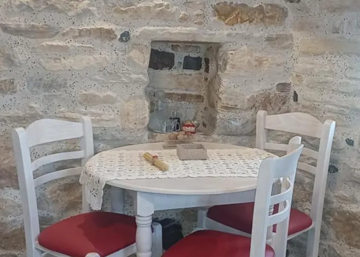 Hatzanario Apeiranthos Apérathos