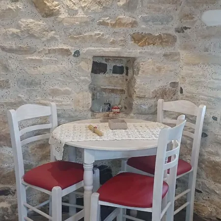 Hatzanario Apeiranthos Apérathos