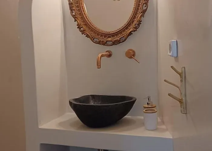 Hatzanario Apeiranthos Apérathos